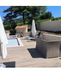 Terrasse et piscine, avec murs en parement Pietra Secca